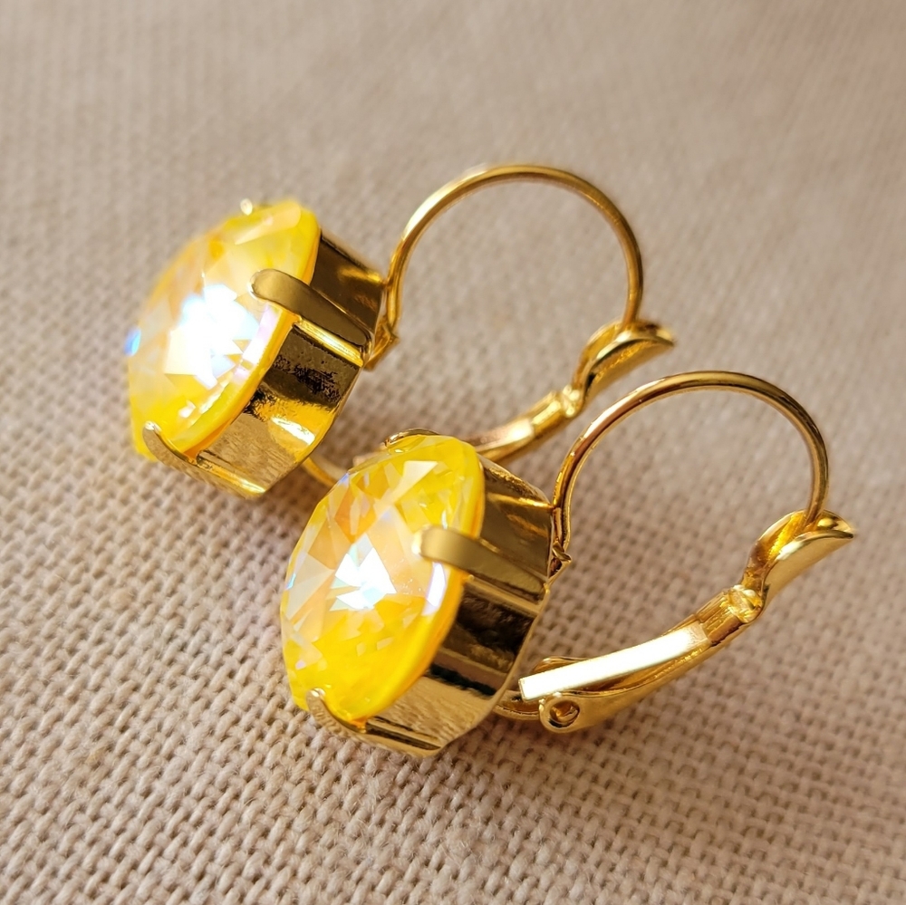 ☀️🔥HP🔥☀️NEW Swarovski Crystal Earrings in Gold - Picture 4 of 7